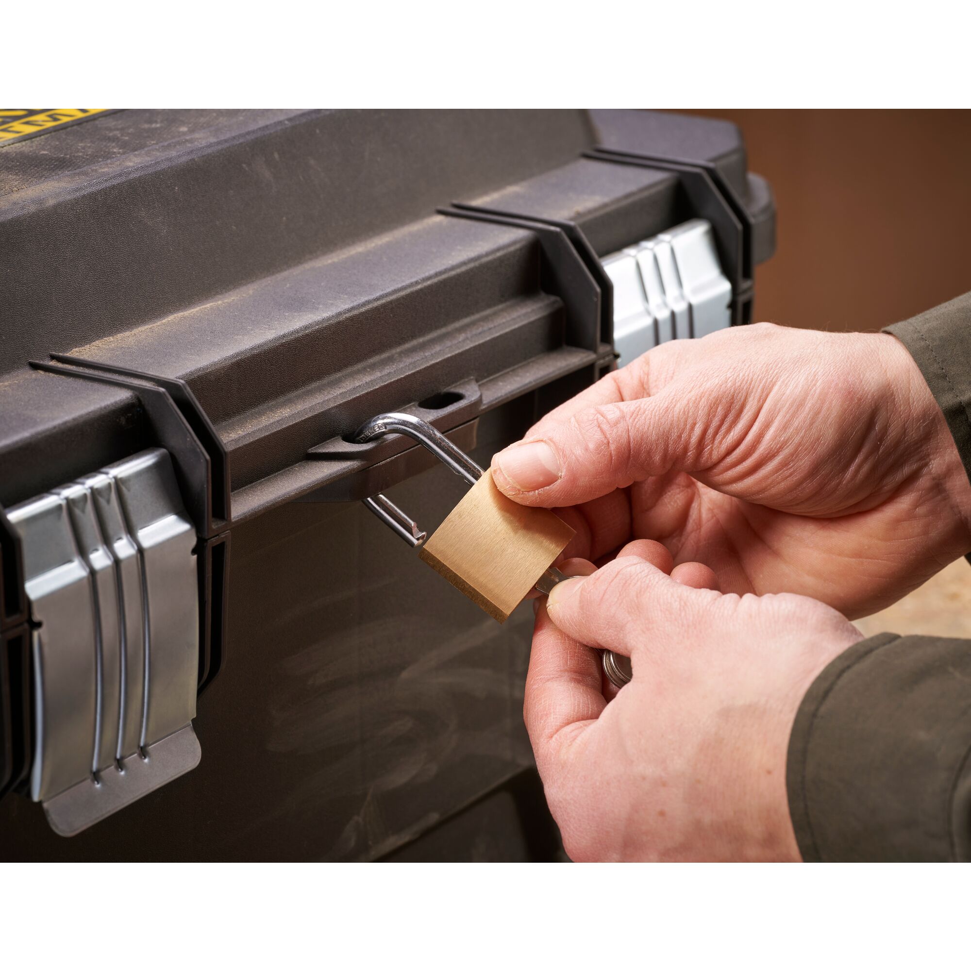 Dewalt cantilever tool box discount